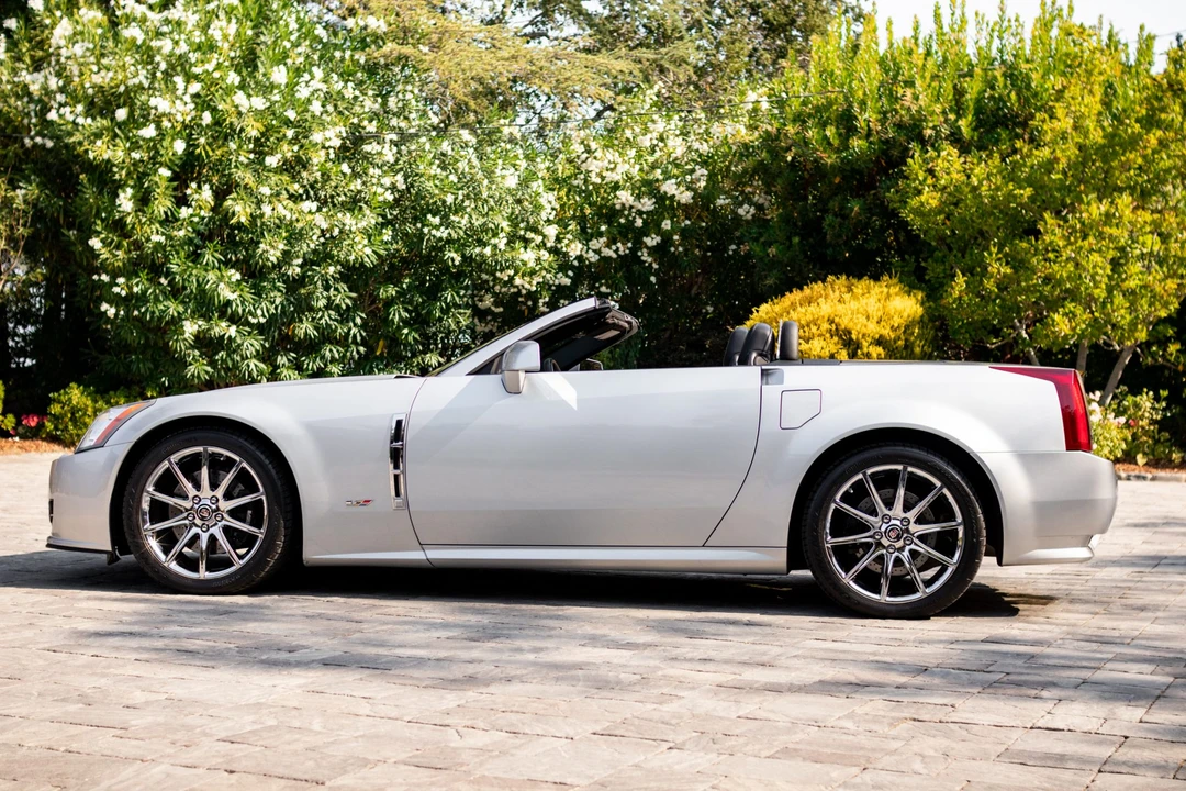 2009 Cadillac XLR-V - Image 14 of 31