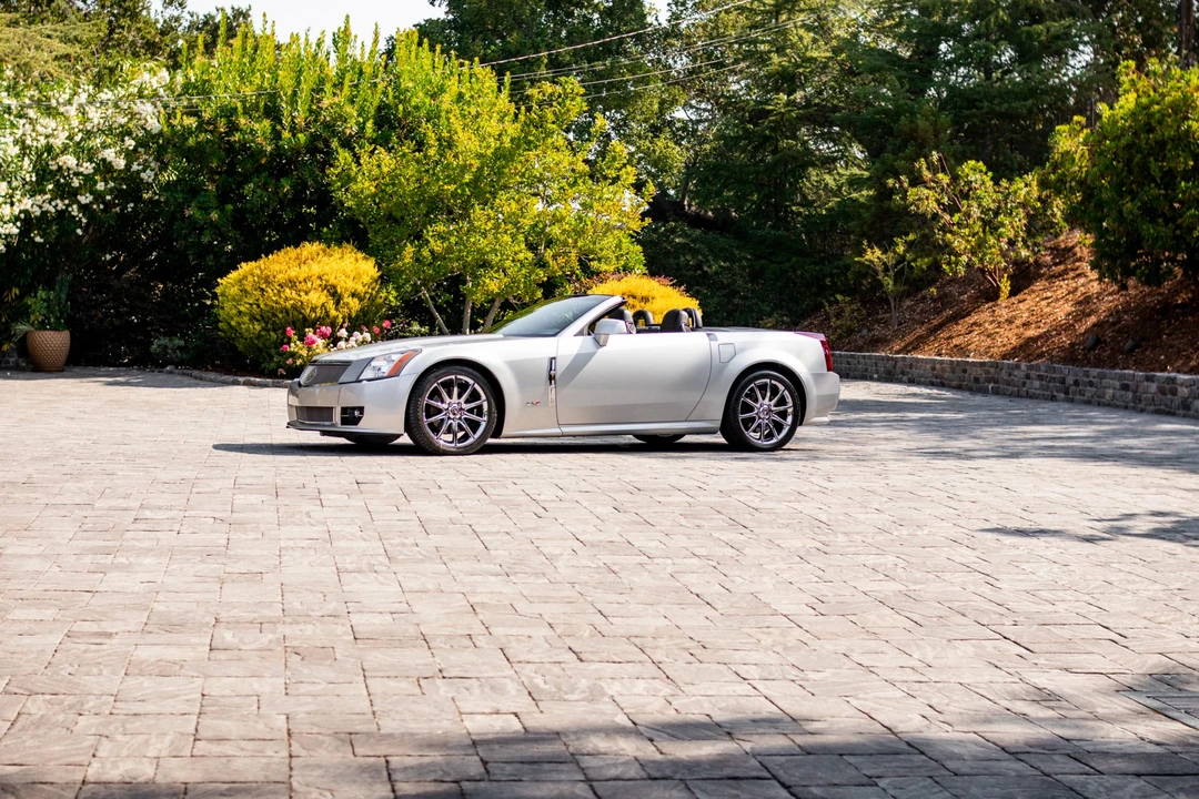 2009 Cadillac XLR-V - Image 15 of 31