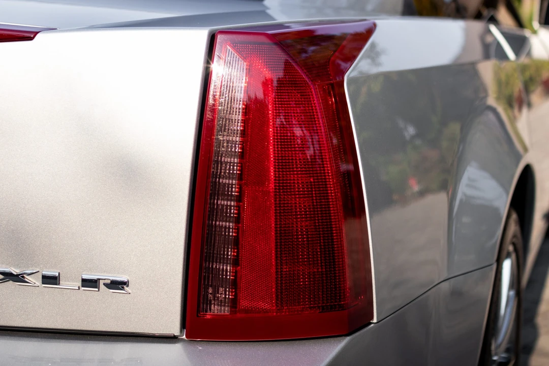 2009 Cadillac XLR-V - Image 29 of 31