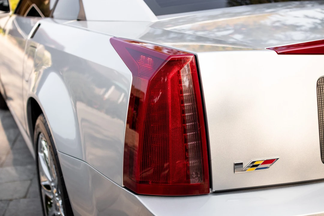 2009 Cadillac XLR-V - Image 25 of 31