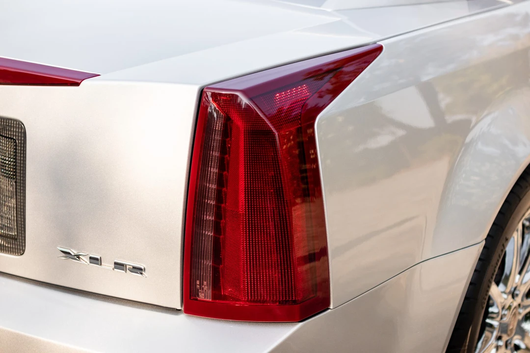 2009 Cadillac XLR-V - Image 26 of 31