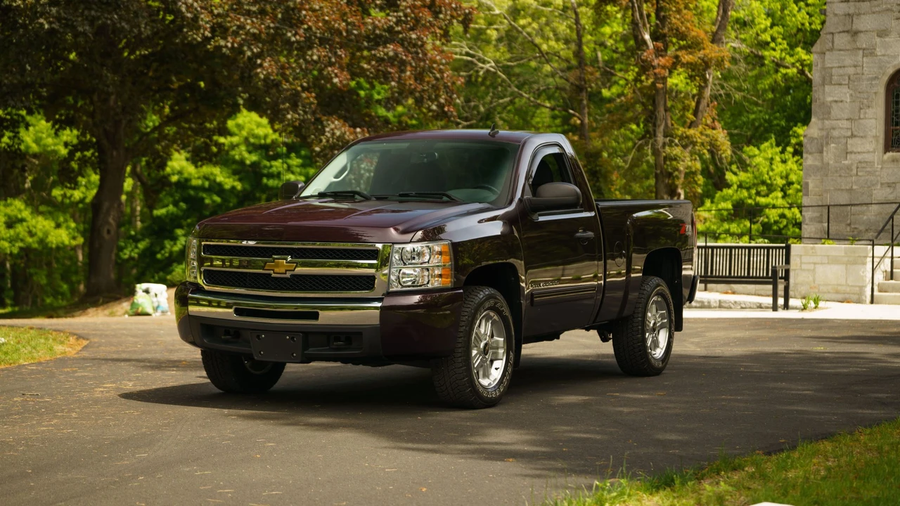 2009 Chevrolet Silverado 2nd Gen - Image 2 of 31