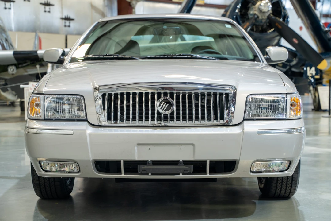 2009 Mercury Grand Marquis - Image 2 of 31