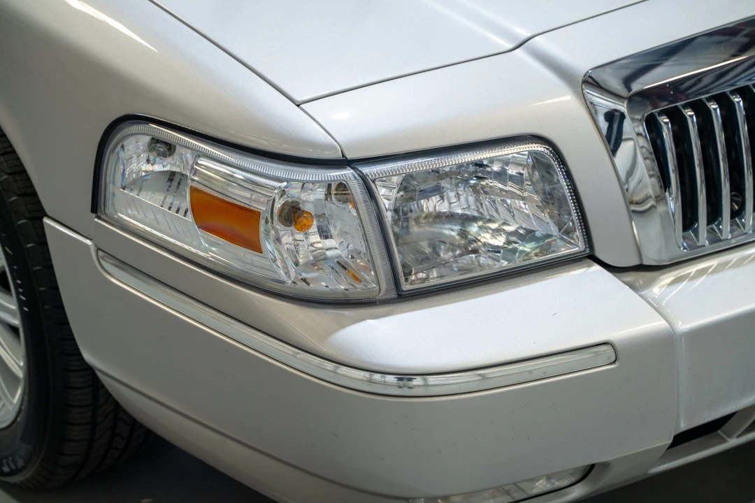 2009 Mercury Grand Marquis - Image 10 of 31