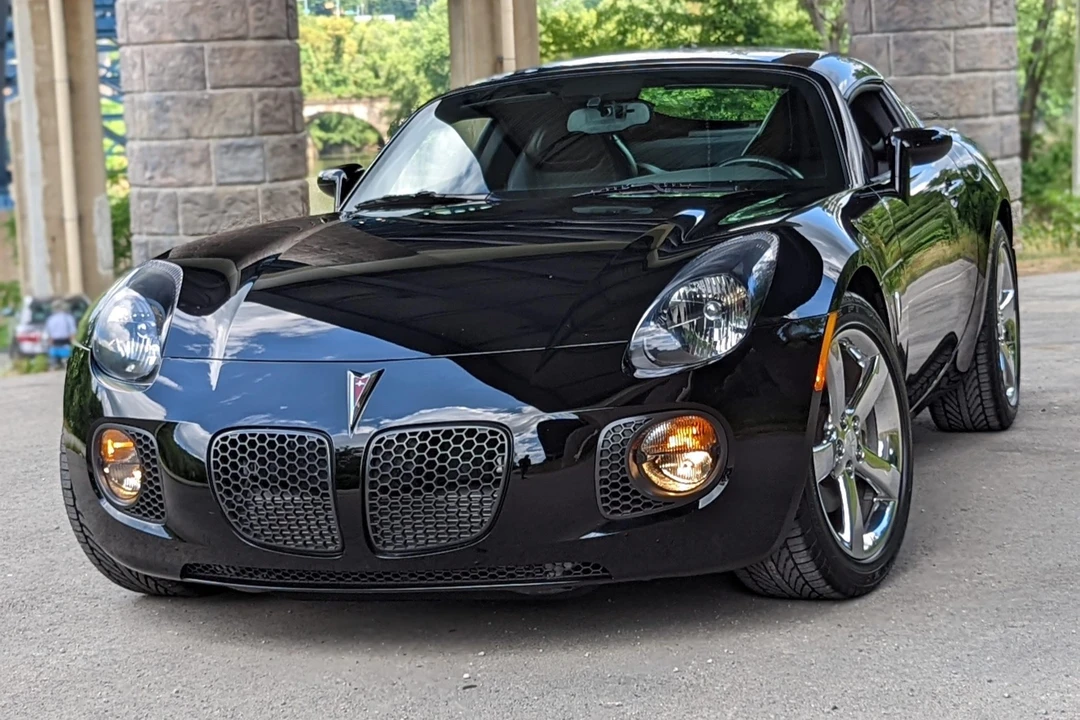 2009 Pontiac Solstice GXP - Image 2 of 31