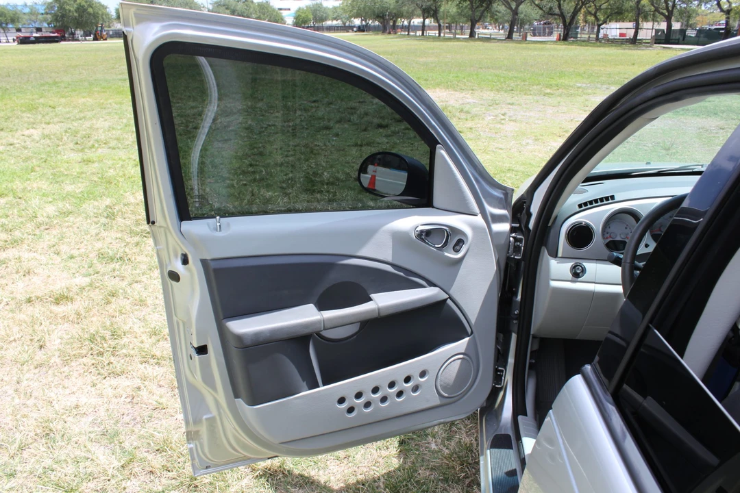 2010 Chrysler PT Cruiser - Image 21 of 31