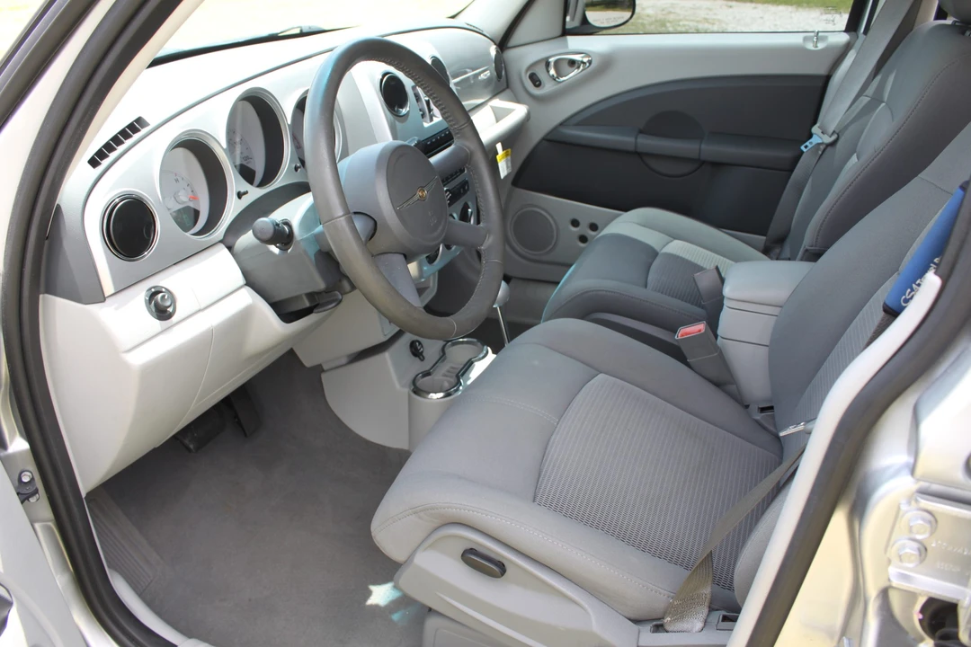 2010 Chrysler PT Cruiser - Image 27 of 31