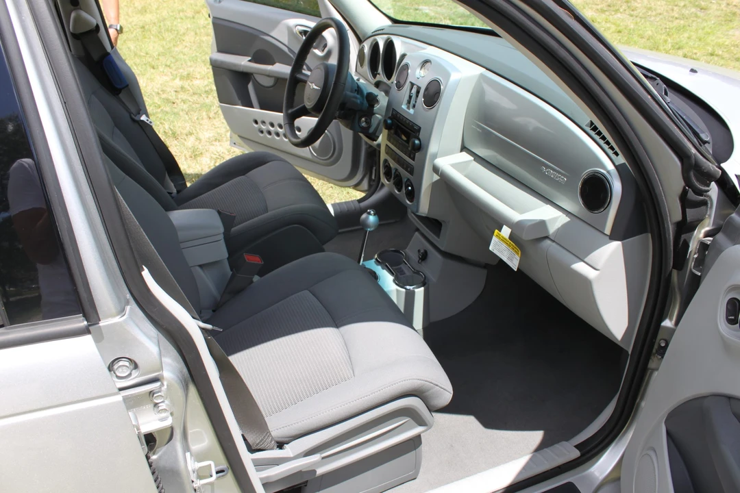2010 Chrysler PT Cruiser - Image 28 of 31