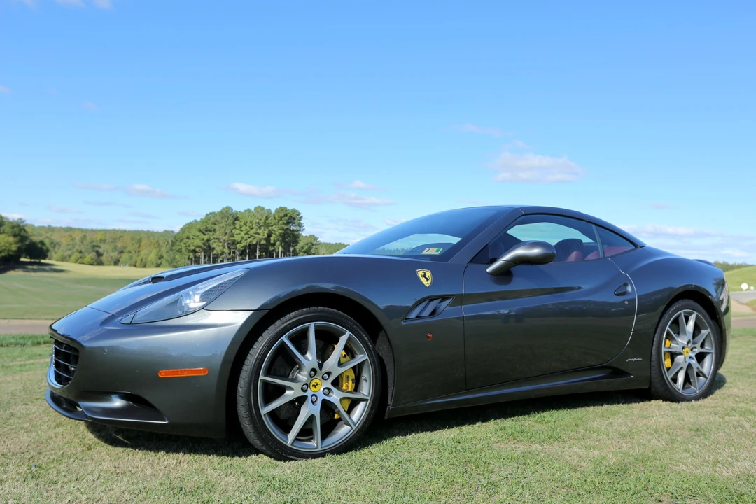 2010 Ferrari California - Image 2 of 31
