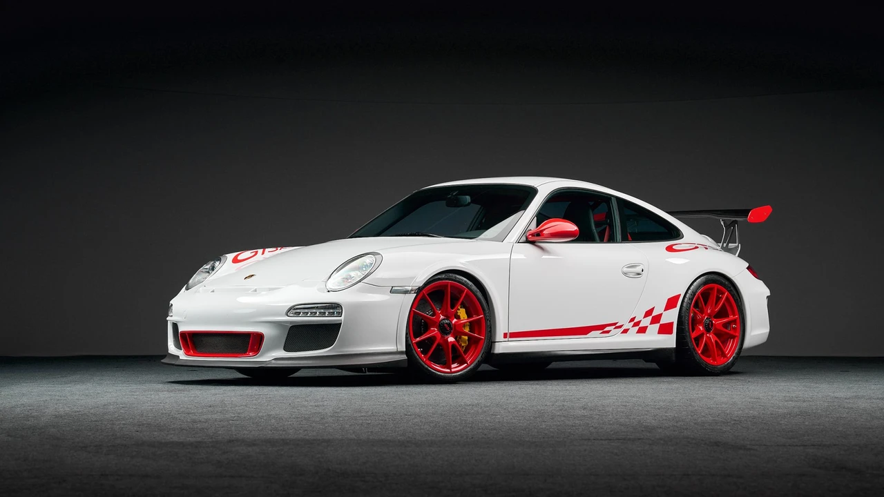 2010 Porsche 997 GT3 RS - Image 2 of 31
