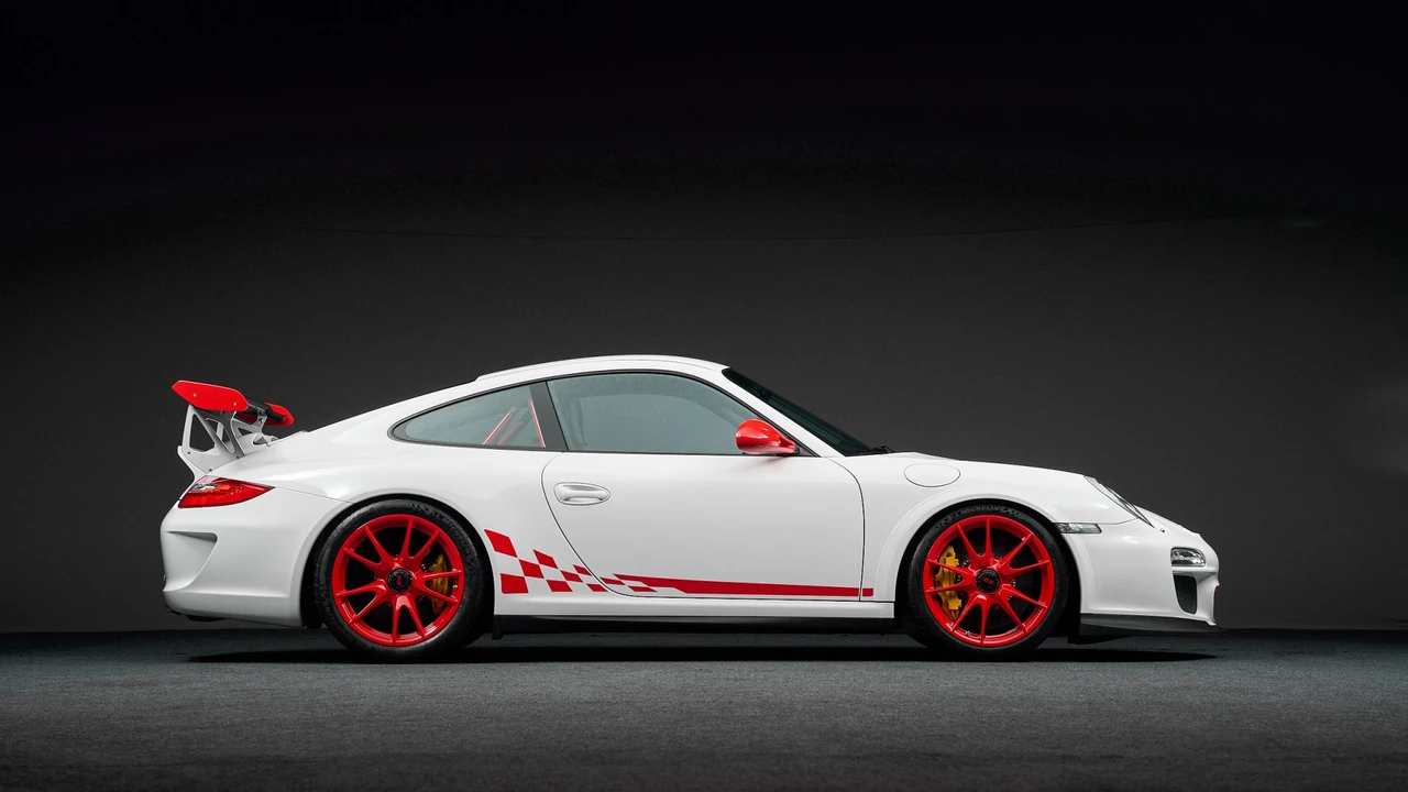 2010 Porsche 997 GT3 RS - Image 11 of 31