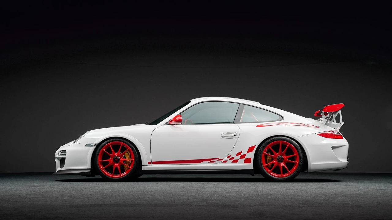 2010 Porsche 997 GT3 RS - Image 19 of 31