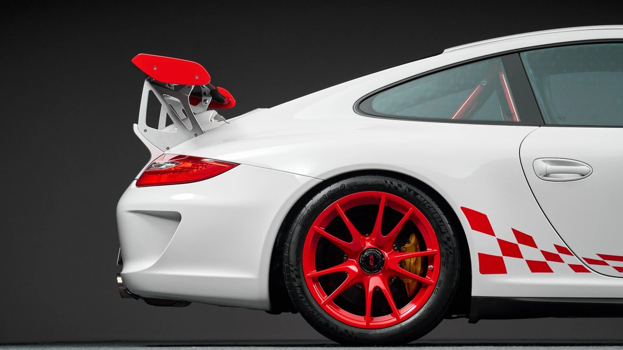 2010 Porsche 997 GT3 RS - Image 22 of 31