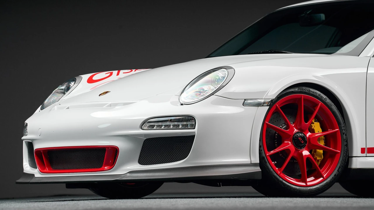 2010 Porsche 997 GT3 RS - Image 25 of 31