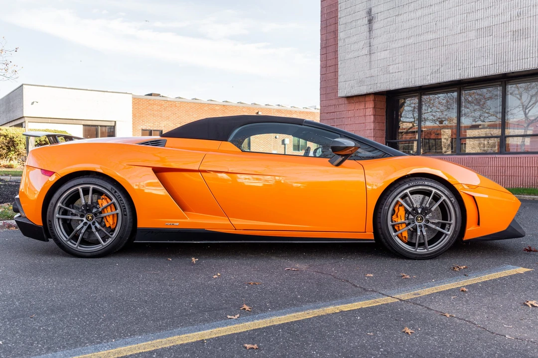 2011 Lamborghini Gallardo LP570-4 Spyder Performante - Image 10 of 31