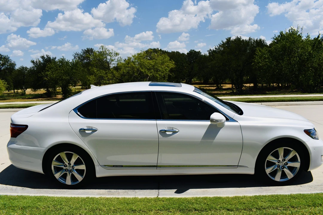 2011 Lexus LS 4th Gen - Image 5 of 31