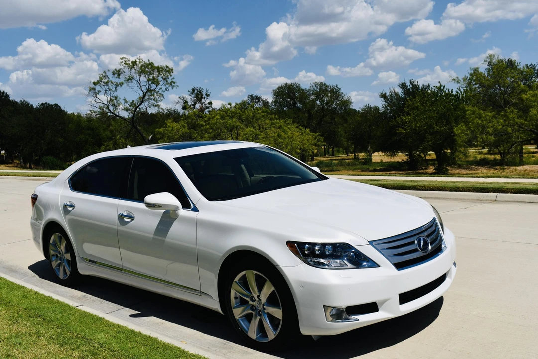 2011 Lexus LS 4th Gen - Image 4 of 31