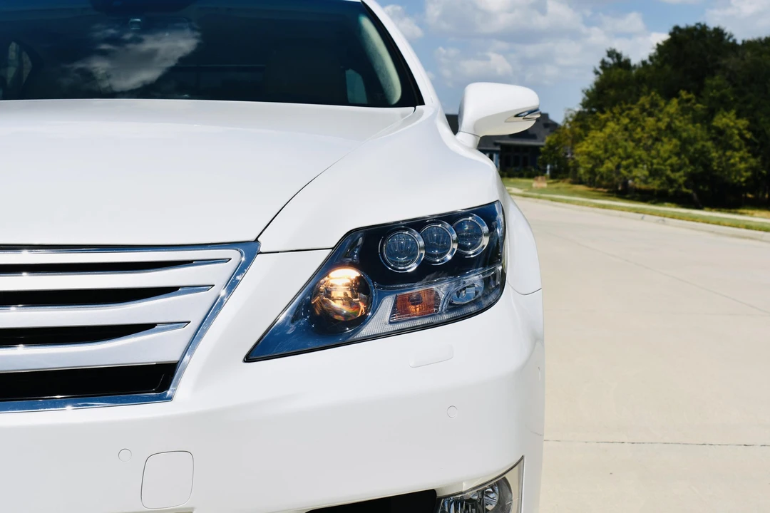 2011 Lexus LS 4th Gen - Image 23 of 31