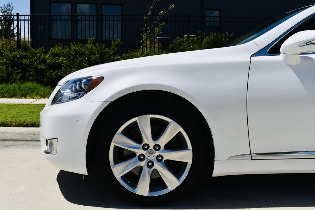 2011 Lexus LS 4th Gen - Image 14 of 31
