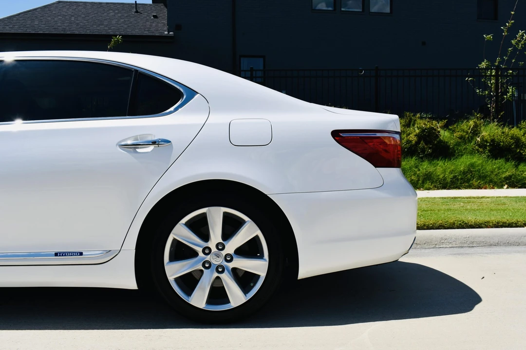 2011 Lexus LS 4th Gen - Image 15 of 31