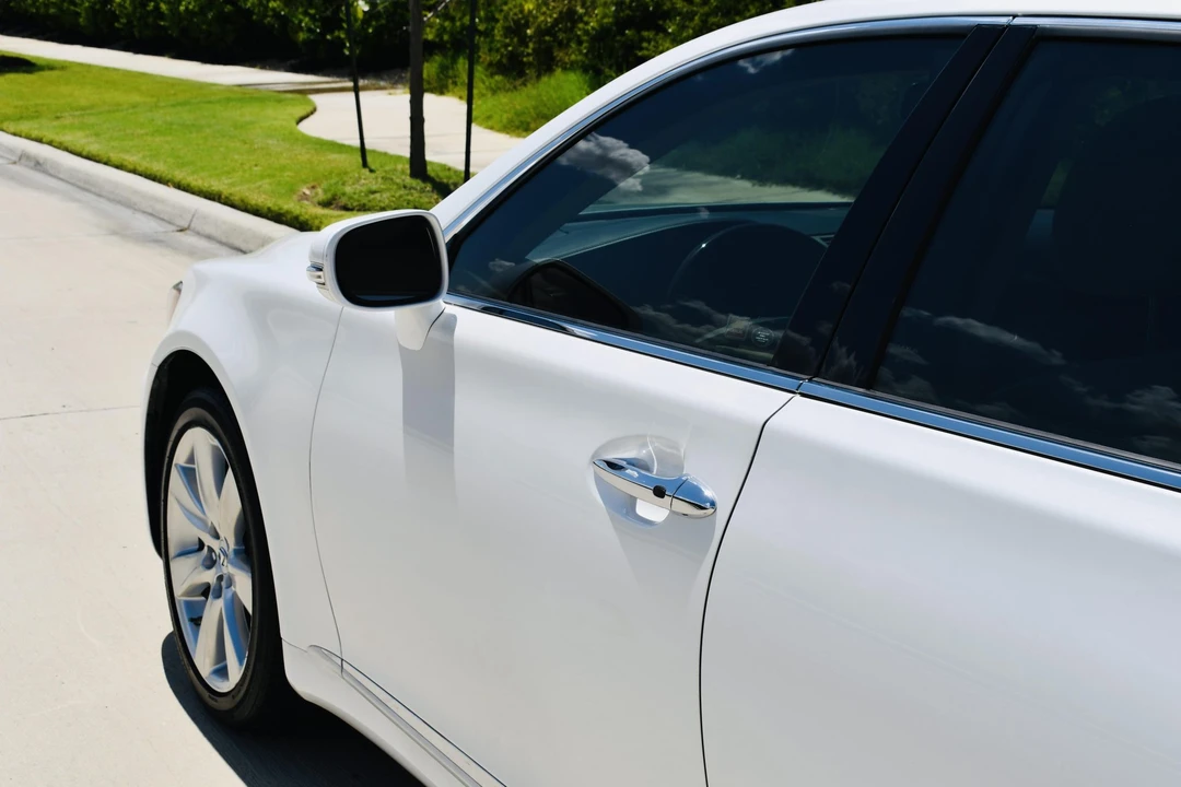 2011 Lexus LS 4th Gen - Image 17 of 31