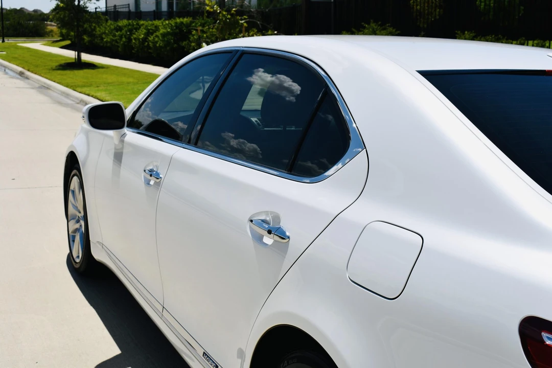 2011 Lexus LS 4th Gen - Image 18 of 31
