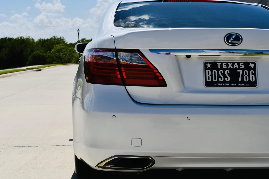 2011 Lexus LS 4th Gen - Image 25 of 31