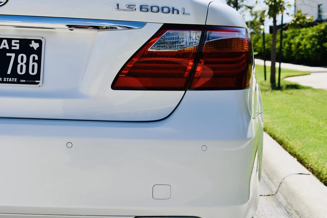 2011 Lexus LS 4th Gen - Image 26 of 31