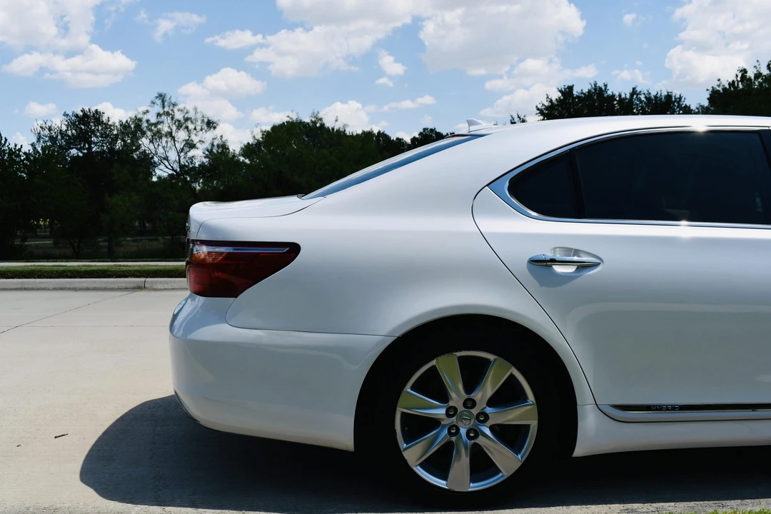 2011 Lexus LS 4th Gen - Image 10 of 31