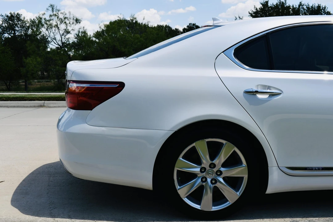2011 Lexus LS 4th Gen - Image 11 of 31