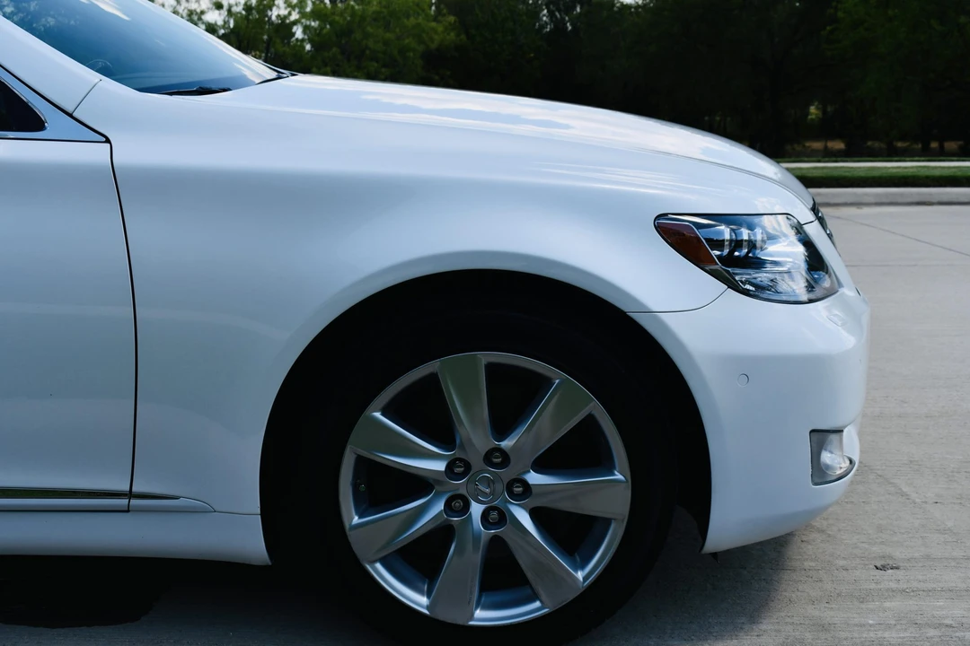 2011 Lexus LS 4th Gen - Image 13 of 31