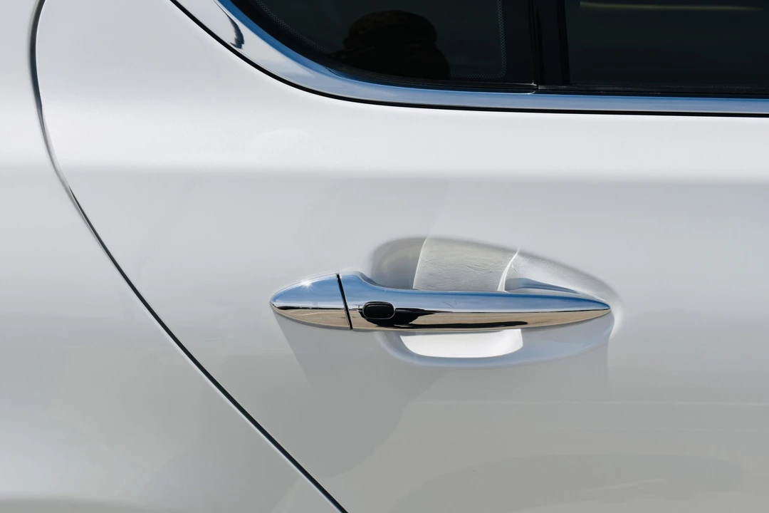 2011 Lexus LS 4th Gen - Image 29 of 31