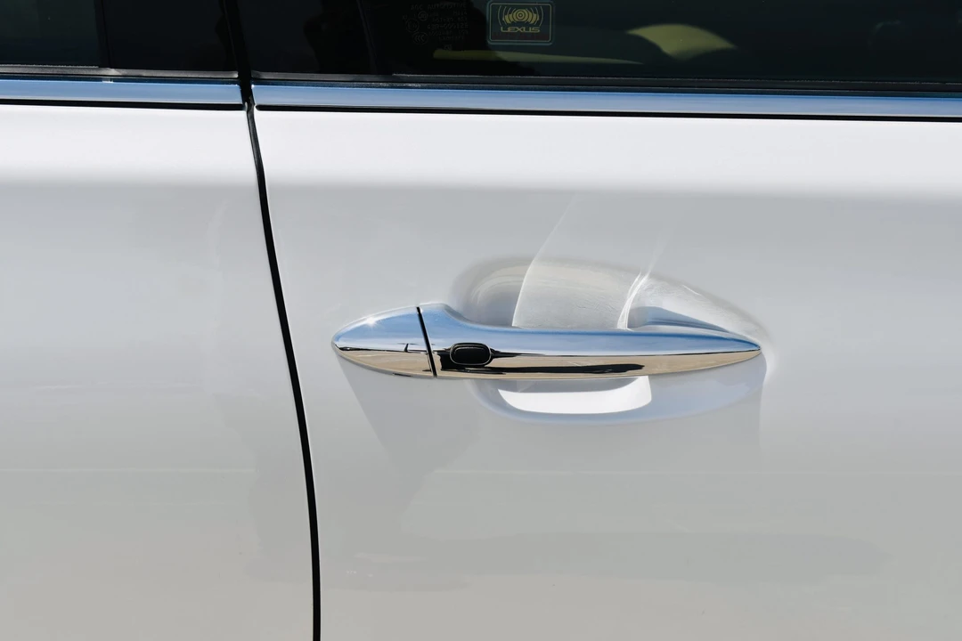 2011 Lexus LS 4th Gen - Image 28 of 31