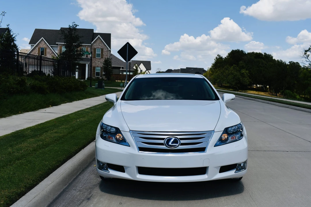 2011 Lexus LS 4th Gen - Image 3 of 31