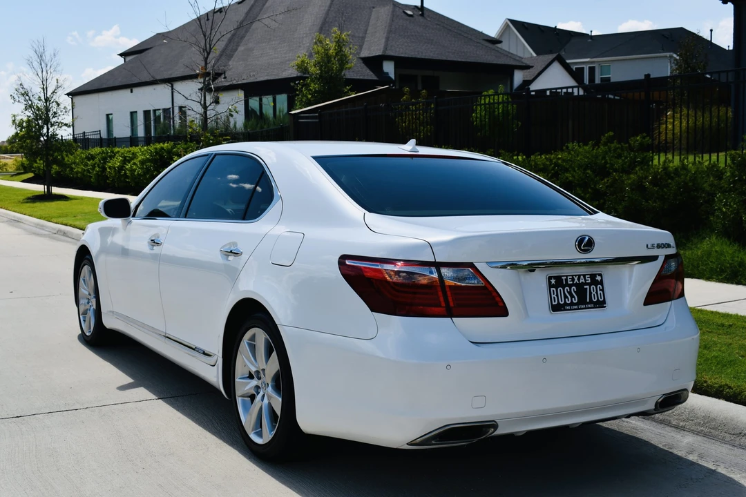2011 Lexus LS 4th Gen - Image 8 of 31