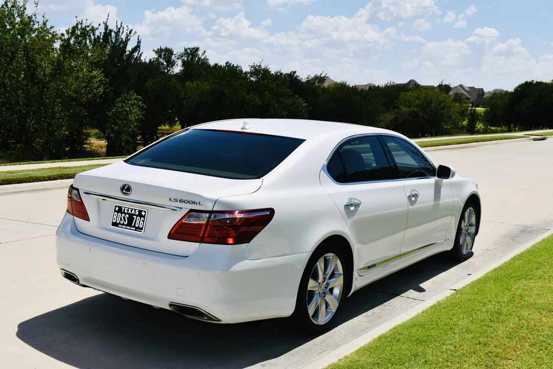 2011 Lexus LS 4th Gen - Image 6 of 31