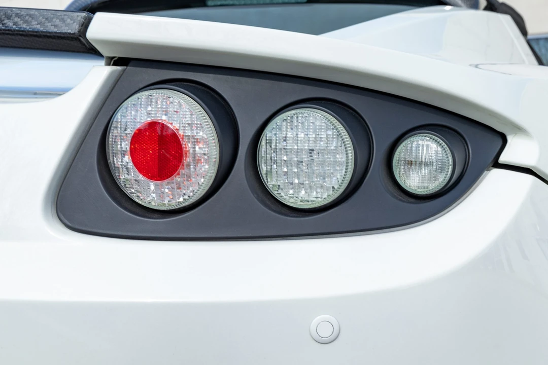 2011 Tesla Roadster - Image 25 of 31