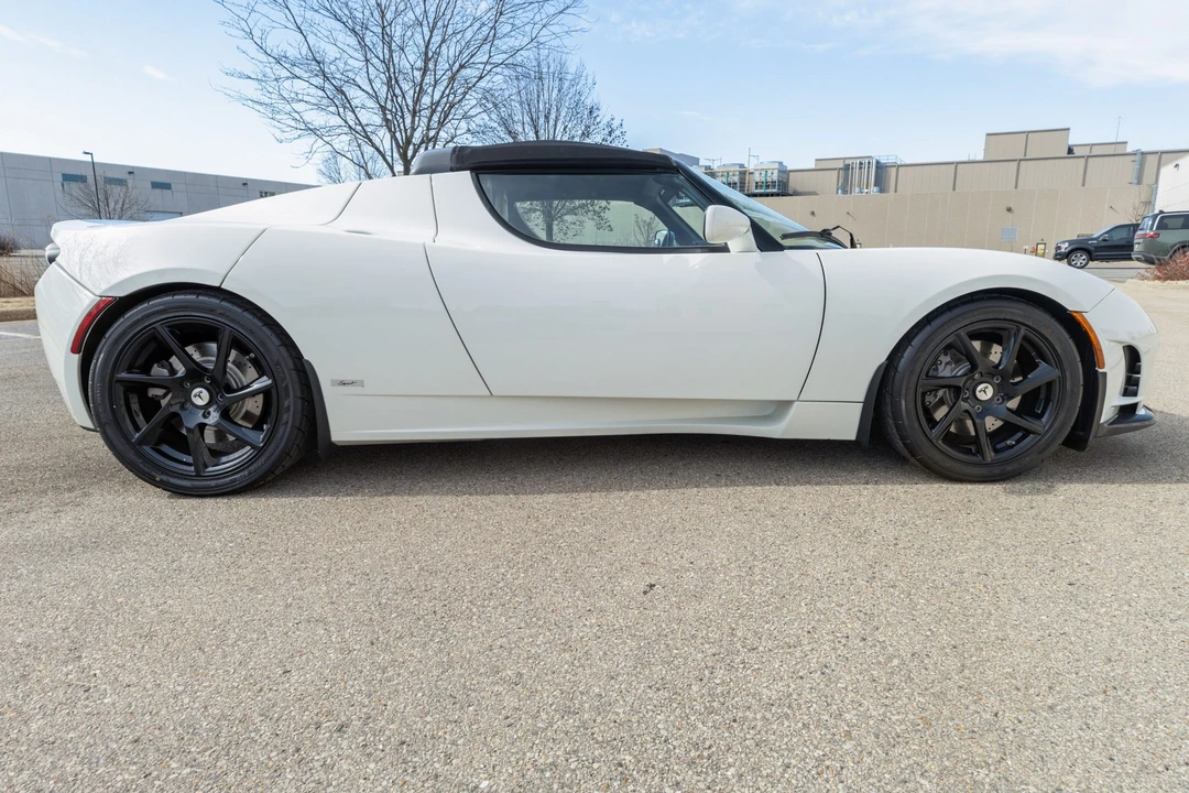 2011 Tesla Roadster - Image 14 of 31