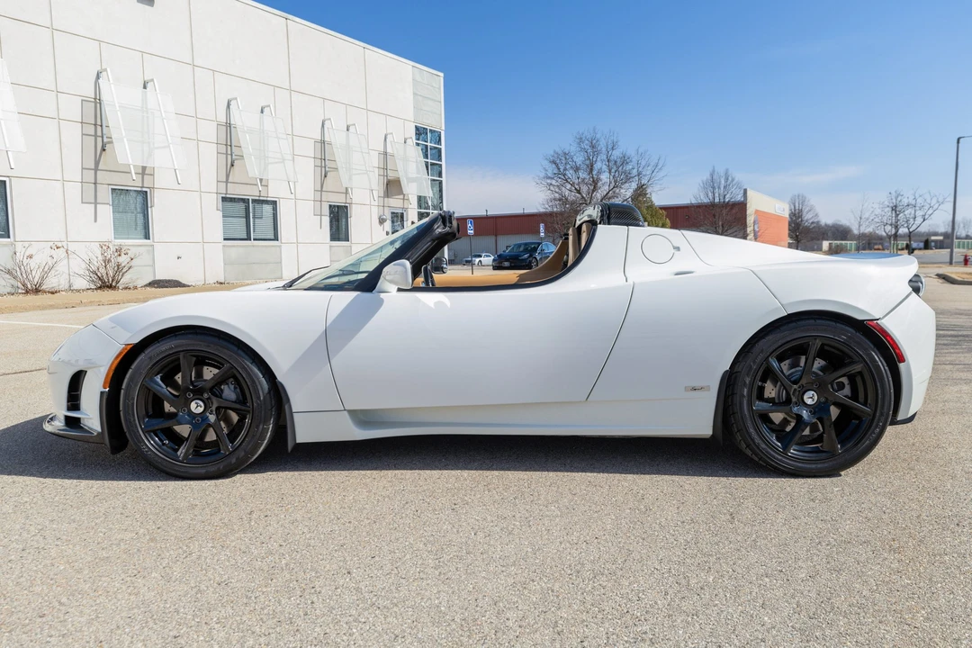 2011 Tesla Roadster - Image 2 of 31