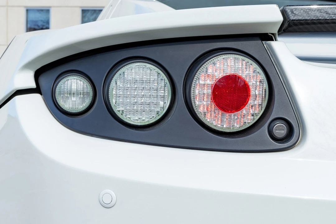 2011 Tesla Roadster - Image 24 of 31