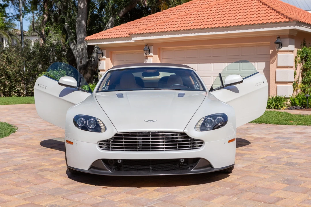2012 Aston Martin V8 Vantage (2006-2017) - Image 13 of 31