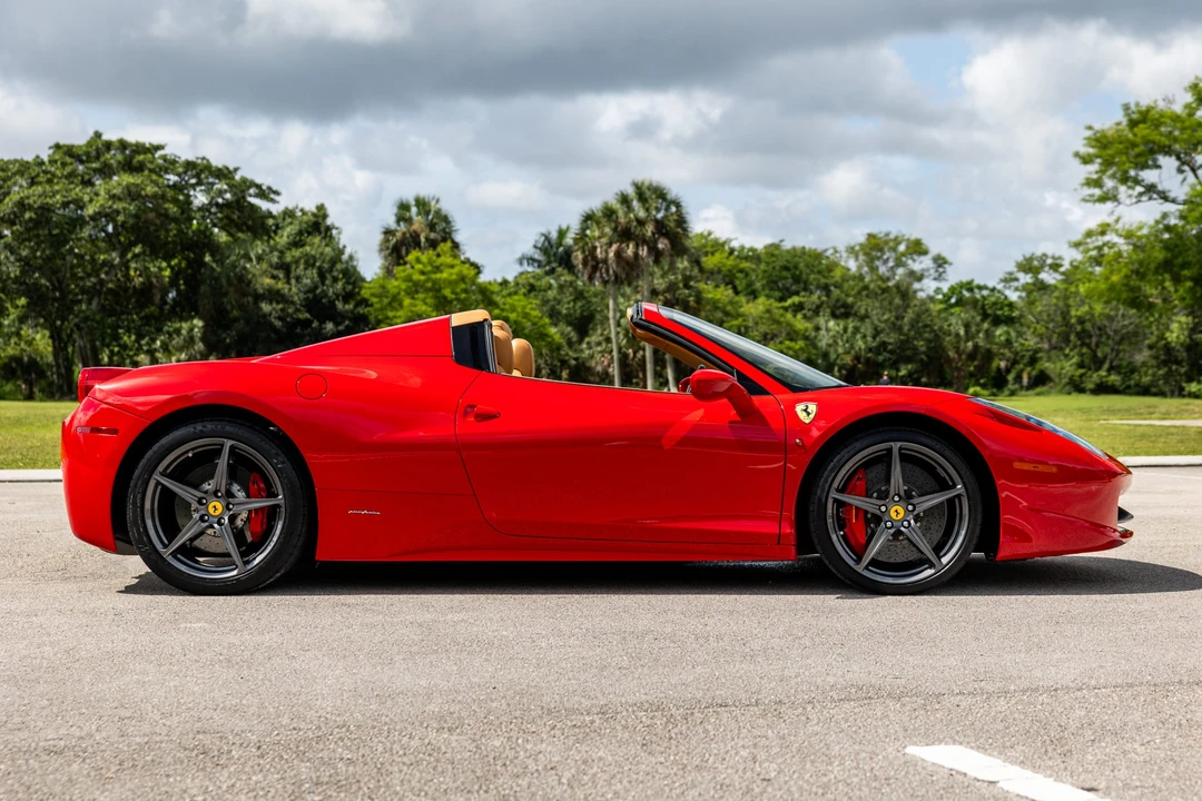 2013 Ferrari 458 Spider - Image 5 of 31