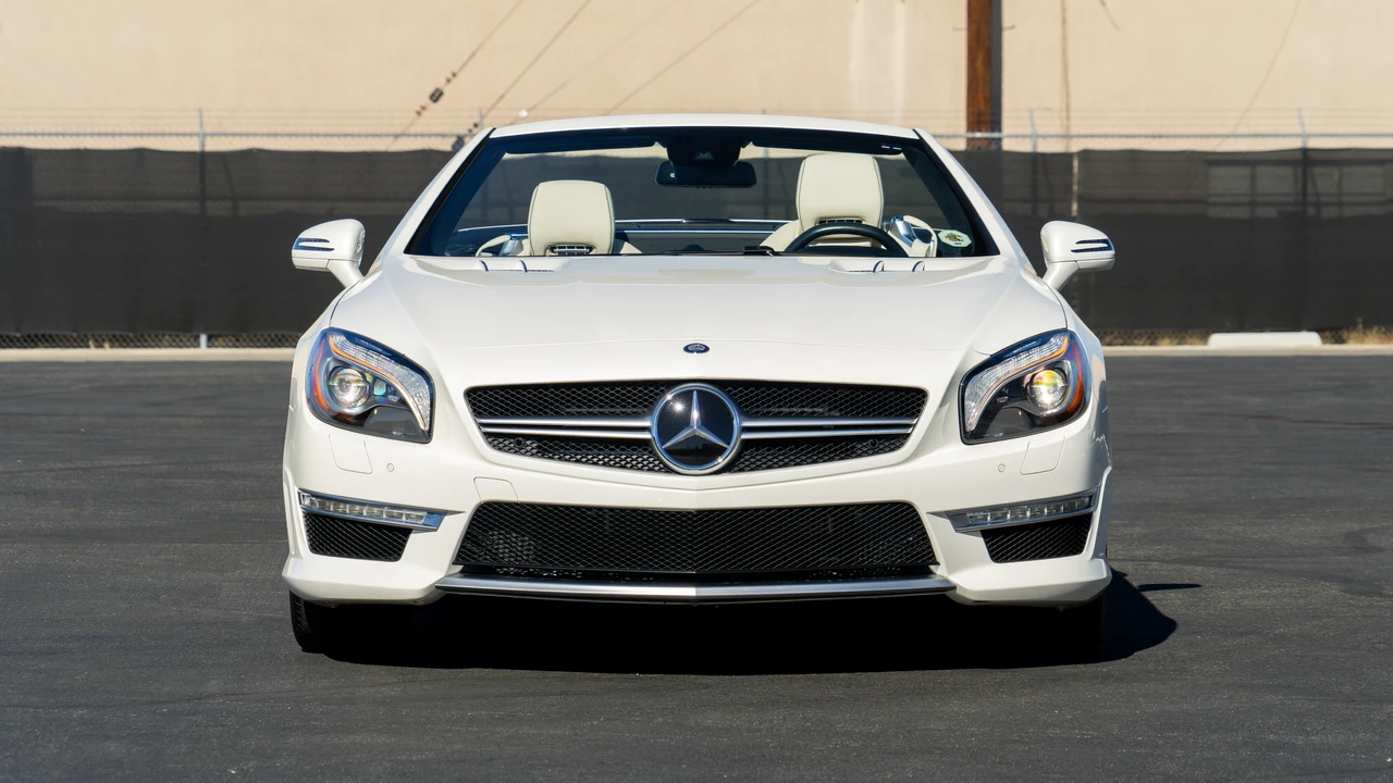 2013 Mercedes-Benz R231 SL 63 & SL 65 AMG - Image 2 of 31