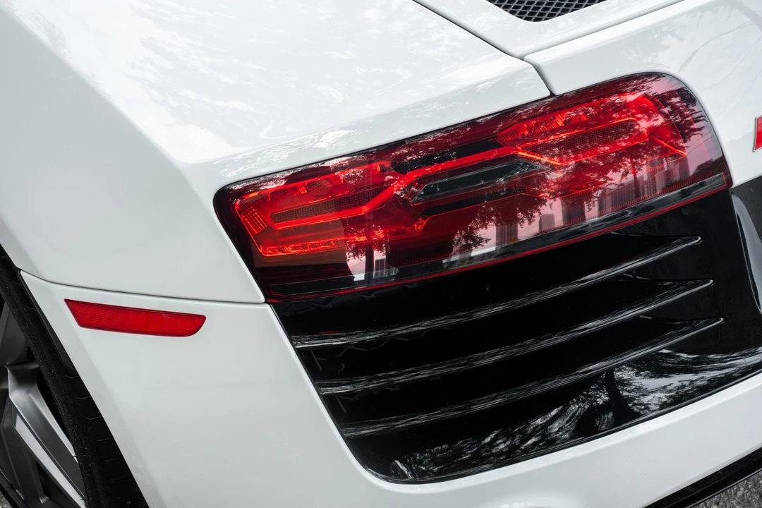 2014 Audi 42 R8 - Image 17 of 31