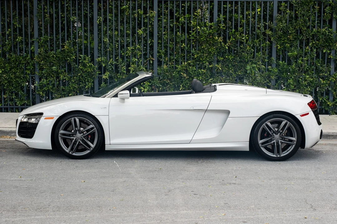 2014 Audi 42 R8 - Image 9 of 31