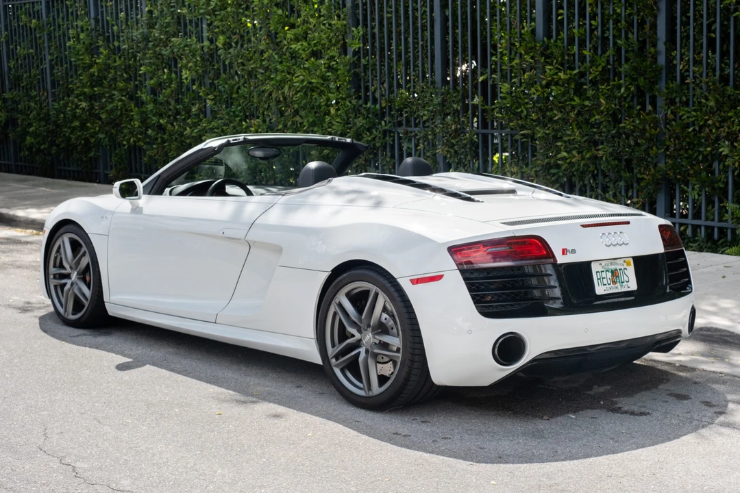 2014 Audi 42 R8 - Image 8 of 31