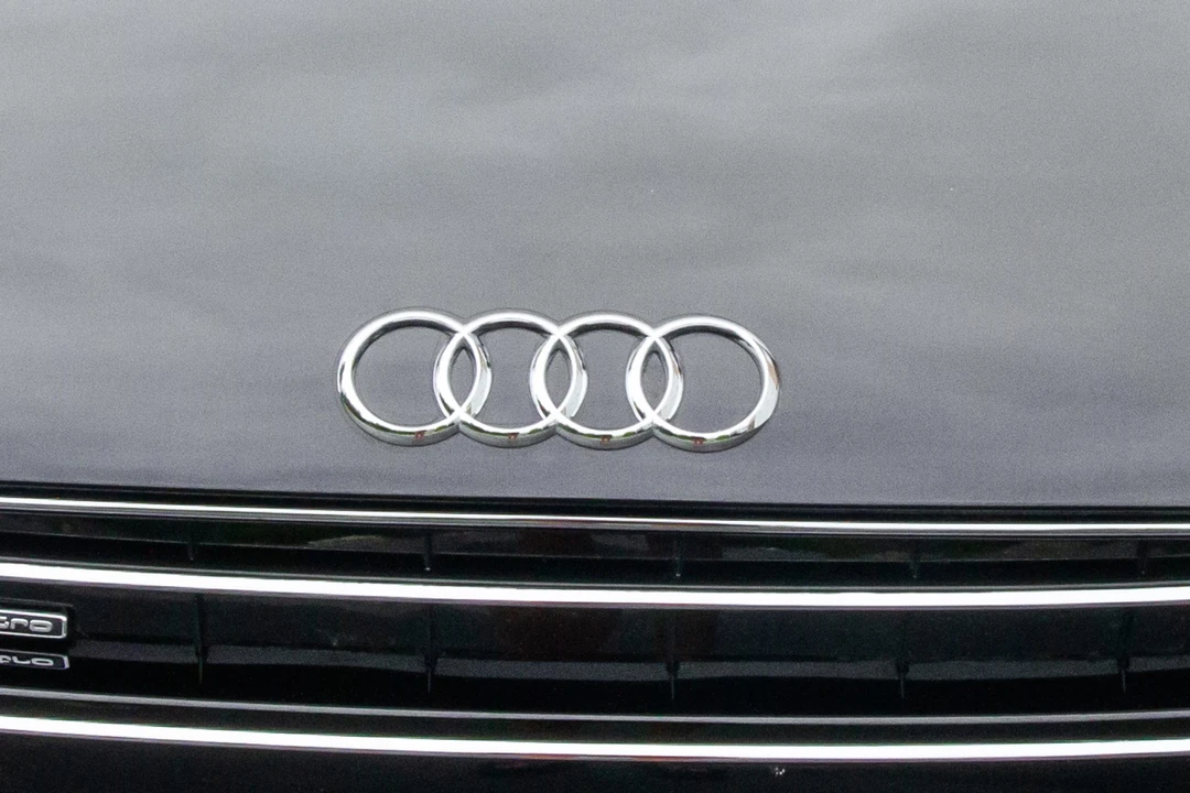 2015 Audi 42 R8 - Image 27 of 31