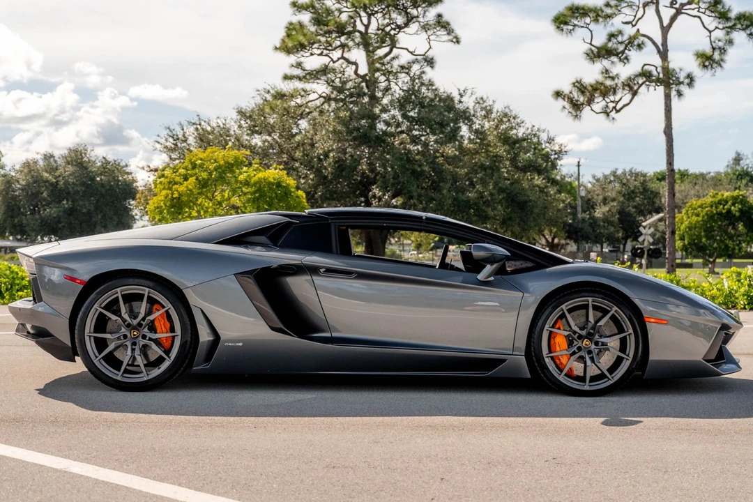 2015 Lamborghini Aventador LP700-4 - Image 15 of 31