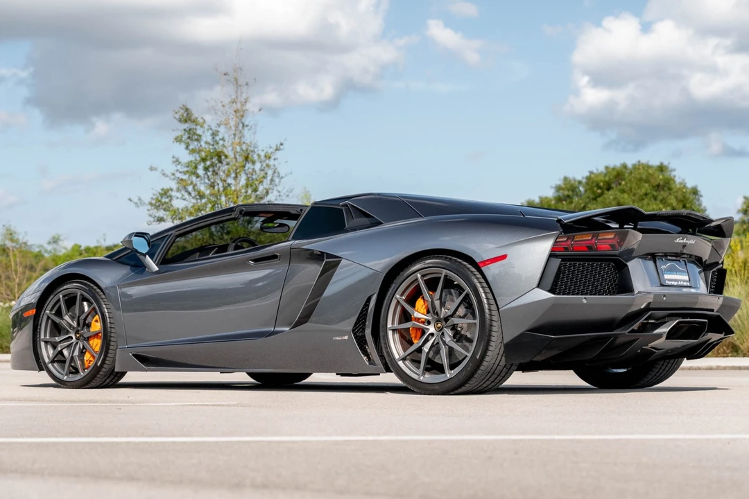 2015 Lamborghini Aventador LP700-4 - Image 10 of 31