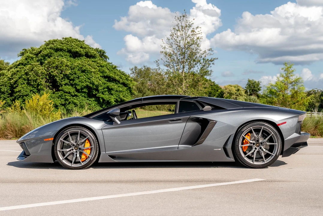 2015 Lamborghini Aventador LP700-4 - Image 9 of 31